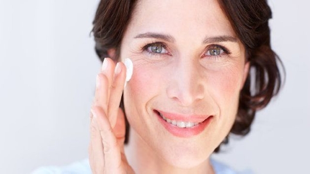 سر العنايه بالبشره الان بين يديكي مع جوجي كريم لا لتجاعيد البشره