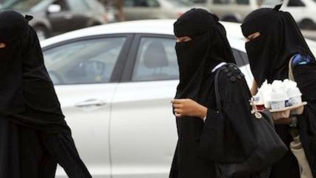 أول مليونيرة خليجية في سن 22 تظهر للعلن وتكشف الطريقة